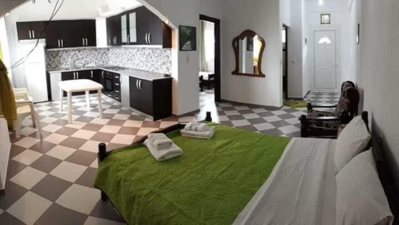 Henardi Apartments Ksamil Exterior photo